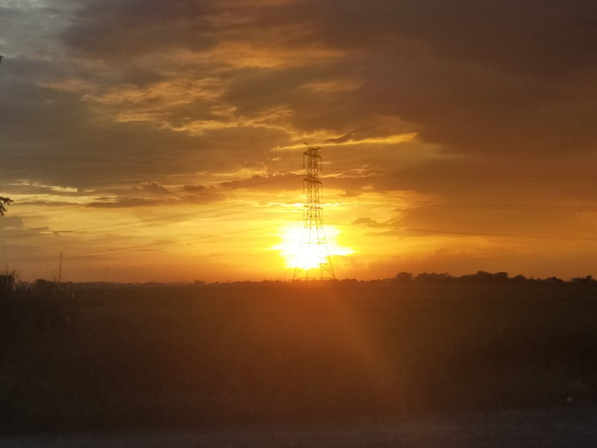 I miss looking at you. #sunset #sunsetlover #sunsetphotography #sunsetbeauty  #nature #keepfighting #everythingwillgooutfine #selflove #NatureBeauty #NaturePhotography #NaturePhoto