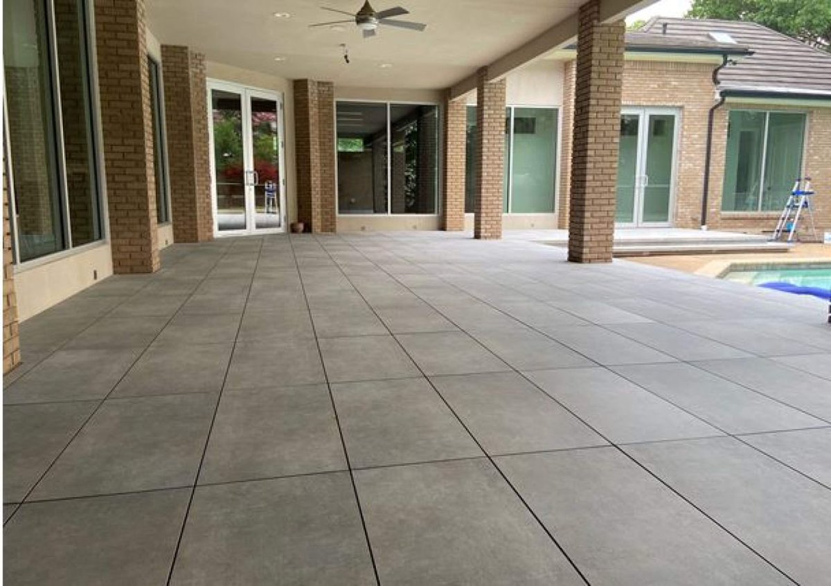 marathonmrp's tweet photo. This residential project in Dallas, TX utilized our SE pedestals and ¾ porcelain tiles, creating a beautiful poolside deck and stairs!

#projects #mrpsupports #paversupportproducts #adjustablesupports https://t.co/cZbtR8aCtk