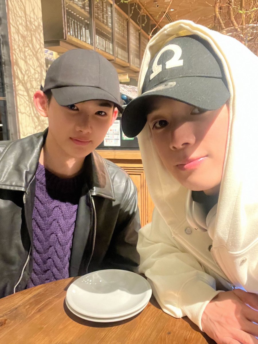 andTEAM_members's tweet image. happy birthday〜！
Kくんがいつも笑わせてくれて、悩みを聞いてくれてありがとうございます！落ち込んでる時でも、Kくんが笑わせたり、声をかけてることでいつも元気が出てます❗今年は前よりもっと最高の舞台を一緒に作りましょー‼️🔥
#andTEAM #JO
#HAPPY_K_DAY