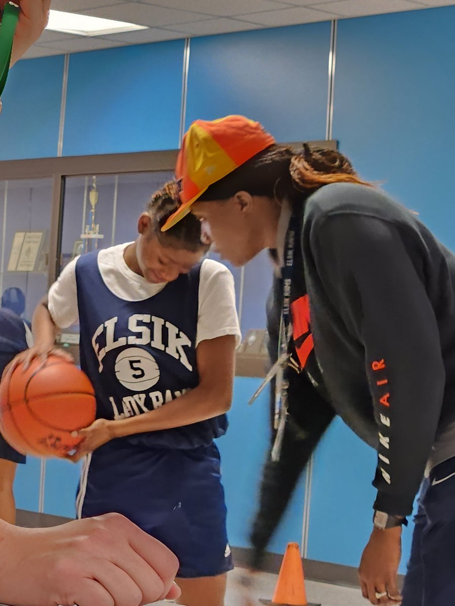 cstewGeo's tweet photo. Coach Oha getting the girls right! #practiceperfection
#Elsiksupersheroes
@LadyRamshoops https://t.co/fB8Uemfdl6