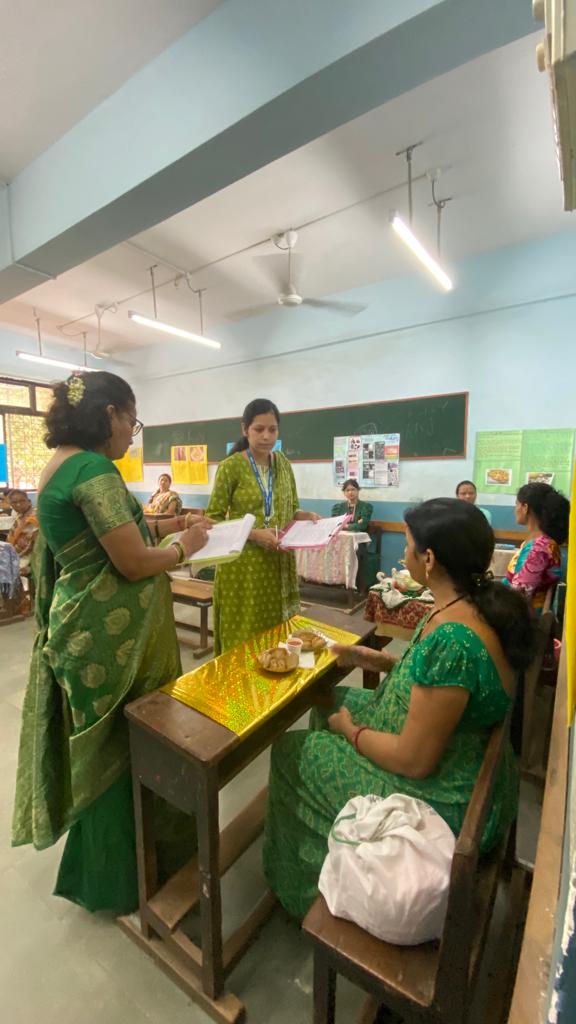 icmrnirwoh's tweet photo. Our scientist Dr Kiran Munne and Sister Rachna Dalvi were invited  to judge "Nutritious Recipes Competition" held at Shindewadi MPS, Dadar. Participating mothers presented their homemade recipes and explained their benefits using charts. https://t.co/8ZMIwwgaR3