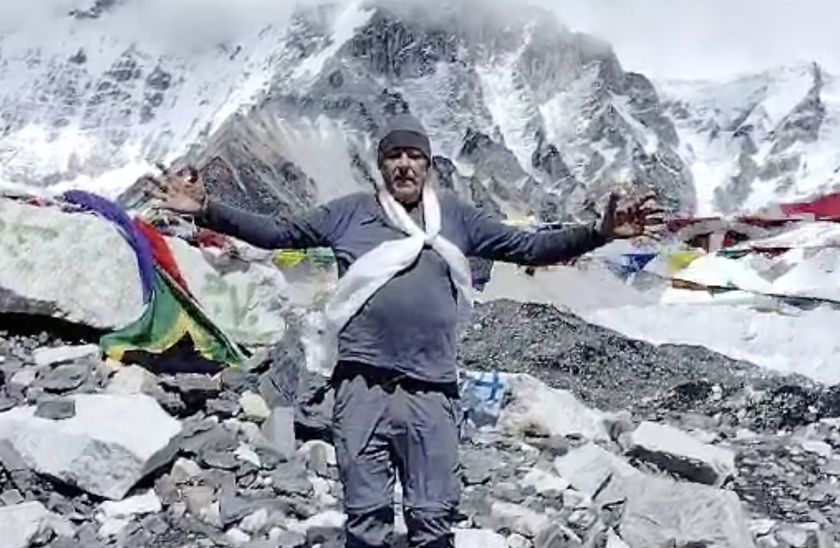 With permission: Our heart transplant recipient, climbing Mt. Everest. 'Thank you to the University of Minnesota!' HM3 to HT. Amazing! @umnmedschool @thenappanMD @DhariniRamu @megfrasernp @RanjitJohnMD @HungarianHFDoc @AndrewShafferMD @JessSchultzMD @AbbottLab