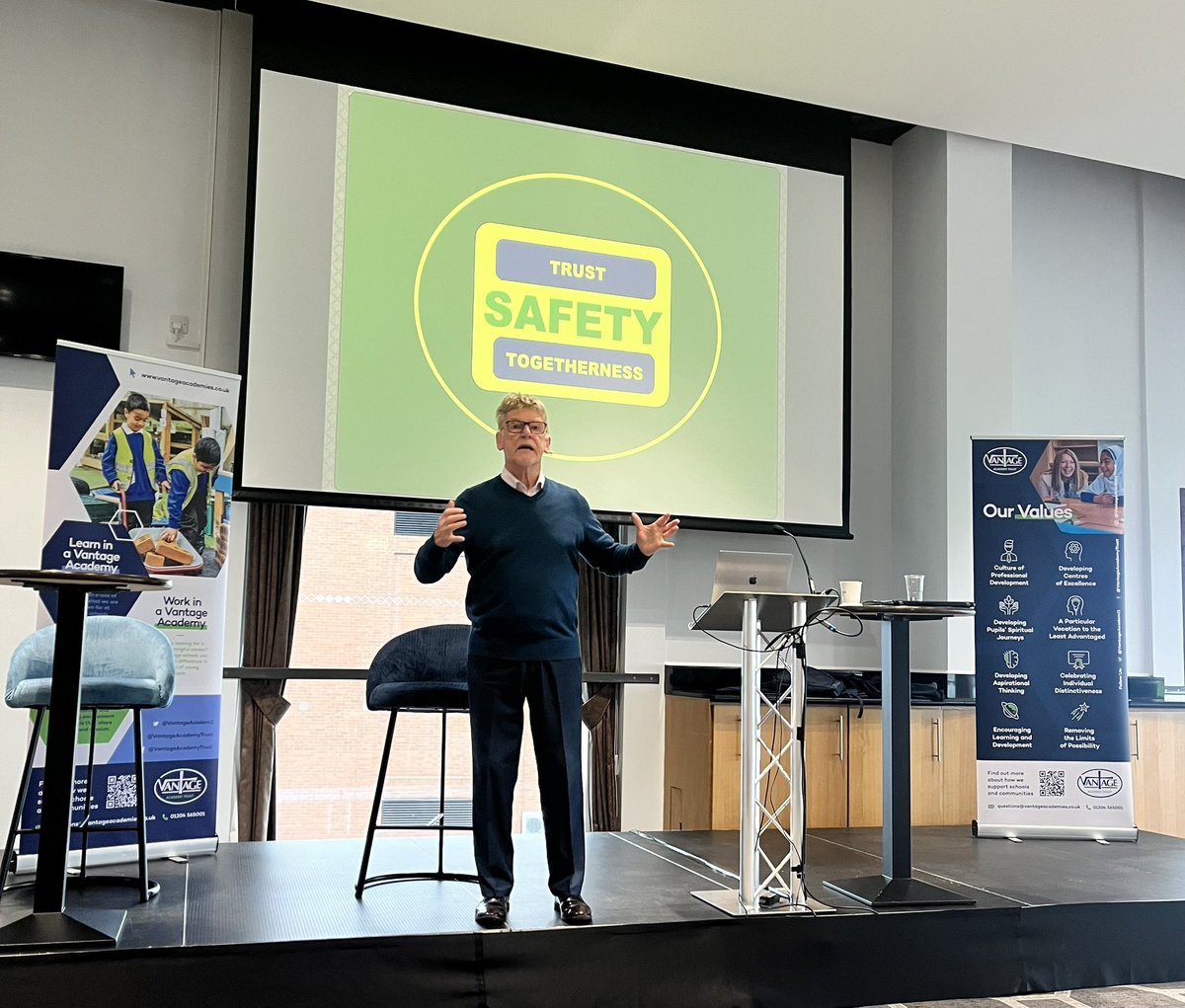 emmadilworth3's tweet photo. A great day with the @VantageAcademi1 family reminding ourselves of the importance of connection and community. It was heartwarming to spend the day together. 💗 @sirjohnfjones @jillyalb #CommunityofGrowth https://t.co/WqRSx8lneE