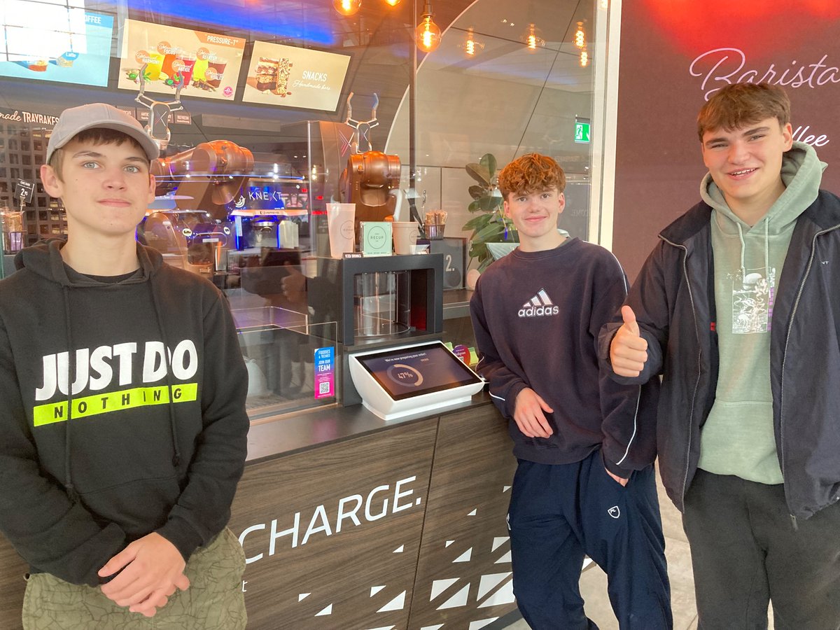 A fond farewell to pupils and teachers at HGW before ascending the Olympic tower in Munich. After BMW Welt, a robot café, two galleries and some last-minute shopping, boys fly back home this evening. Servus, Bayern! Until next time… 🇩🇪 🦁 🥨