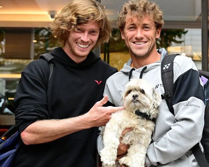 TheTennisLetter's tweet image. Andrey Rublev’s friends &amp;amp; peers spoke about what they love him about him. 

Daria Kasatkina: “That's the guy who will never allow you to pay in any restaurant, or if you go out or to visit something. That will just not happen.
He's always trying to take care of others. Andrey,…