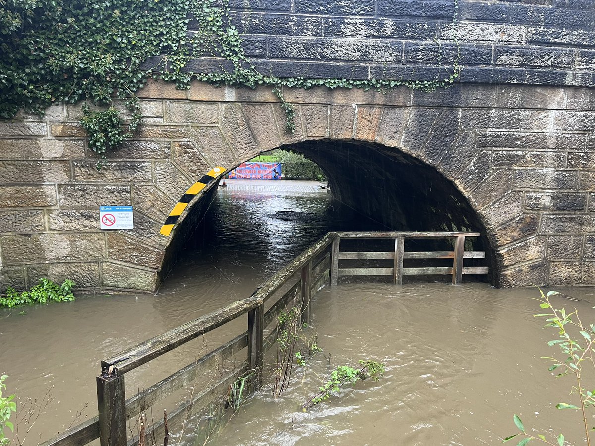 silverpyramids's tweet photo. @Hudsonweather the footoath tunnel under golden acre park https://t.co/cNPm9Liz0d