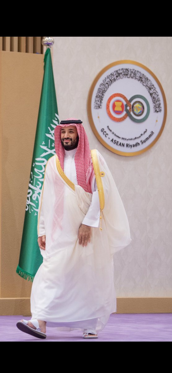 LawyerMonati's tweet photo. #ولي_العهد_الامير_محمد_بن_سلمان
شوفة المحبوب والروض الخضر
تنعش القلب المشقّى وتغذاه ♥️ https://t.co/p8osneWfts