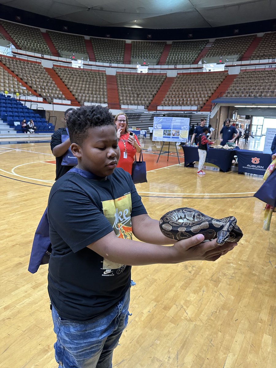ewaldml's tweet photo. Great day of science discovery at Auburn #DestSTEM2023 ⁦@COSAMOutreach⁩ https://t.co/YImGEKUAvV
