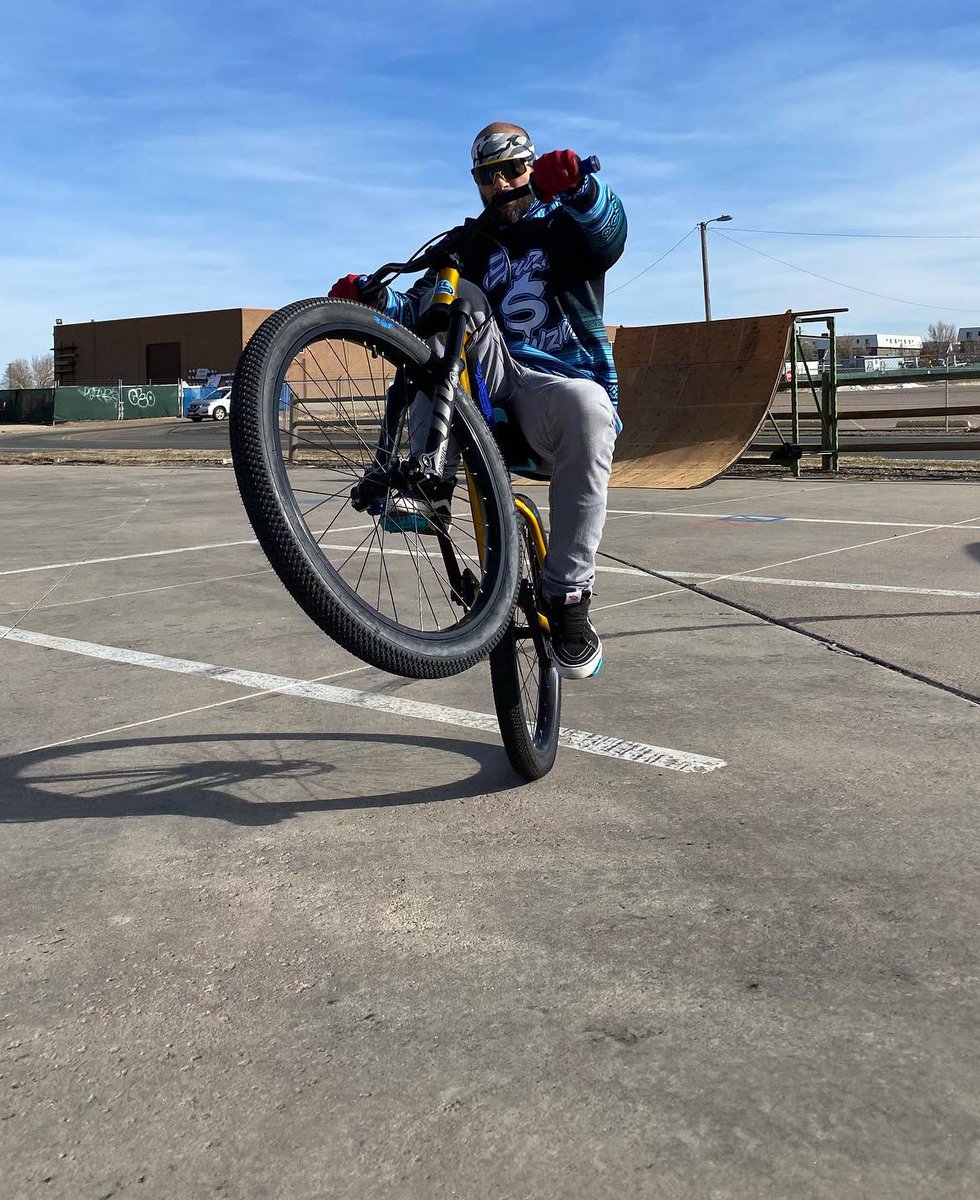 sebikes's tweet photo. How about some boost action with @zachslewis on the #djripper HD!? Oh, and you know he can raise it up, too! 😜 #sebikes #sebikeslife https://t.co/mEXVUpUKoj