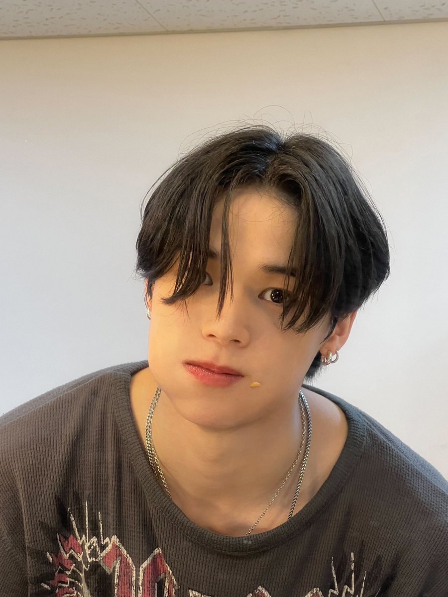 andTEAM_members's tweet photo. これからもたくさん笑わせてね 😝
お誕生日おめでとう 🥳 🥳

#こめつぶKひょんかわいい
#andTEAM #MAKI
#HAPPY_K_DAY https://t.co/DCRBFpDR79
