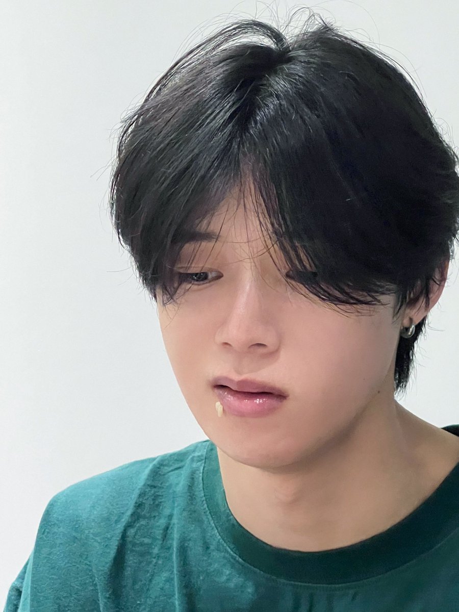 andTEAM_members's tweet photo. これからもたくさん笑わせてね 😝
お誕生日おめでとう 🥳 🥳

#こめつぶKひょんかわいい
#andTEAM #MAKI
#HAPPY_K_DAY https://t.co/DCRBFpDR79