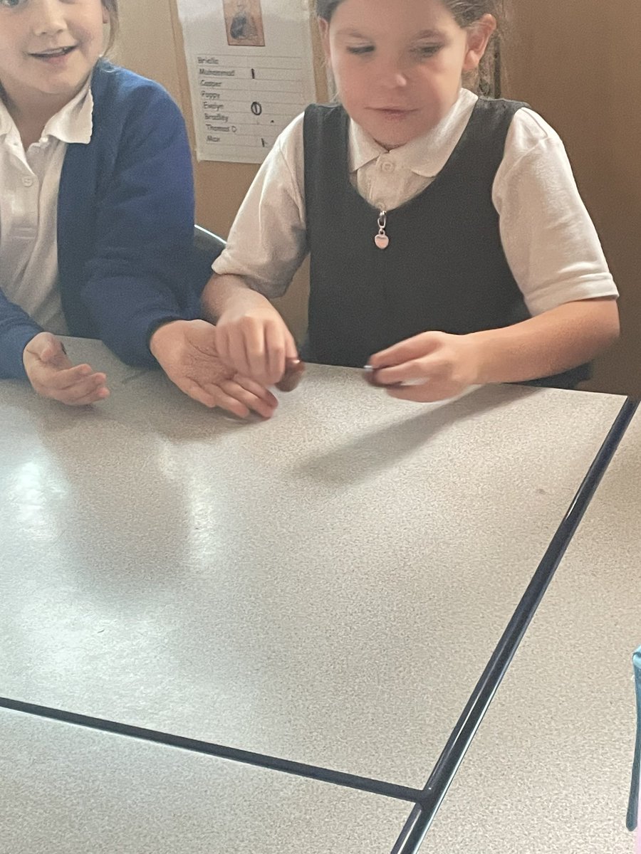 stjosephskly's tweet image. 2: some more conker games from Oak class #OakClassRules #BestDaysOfTheirLives #Nature