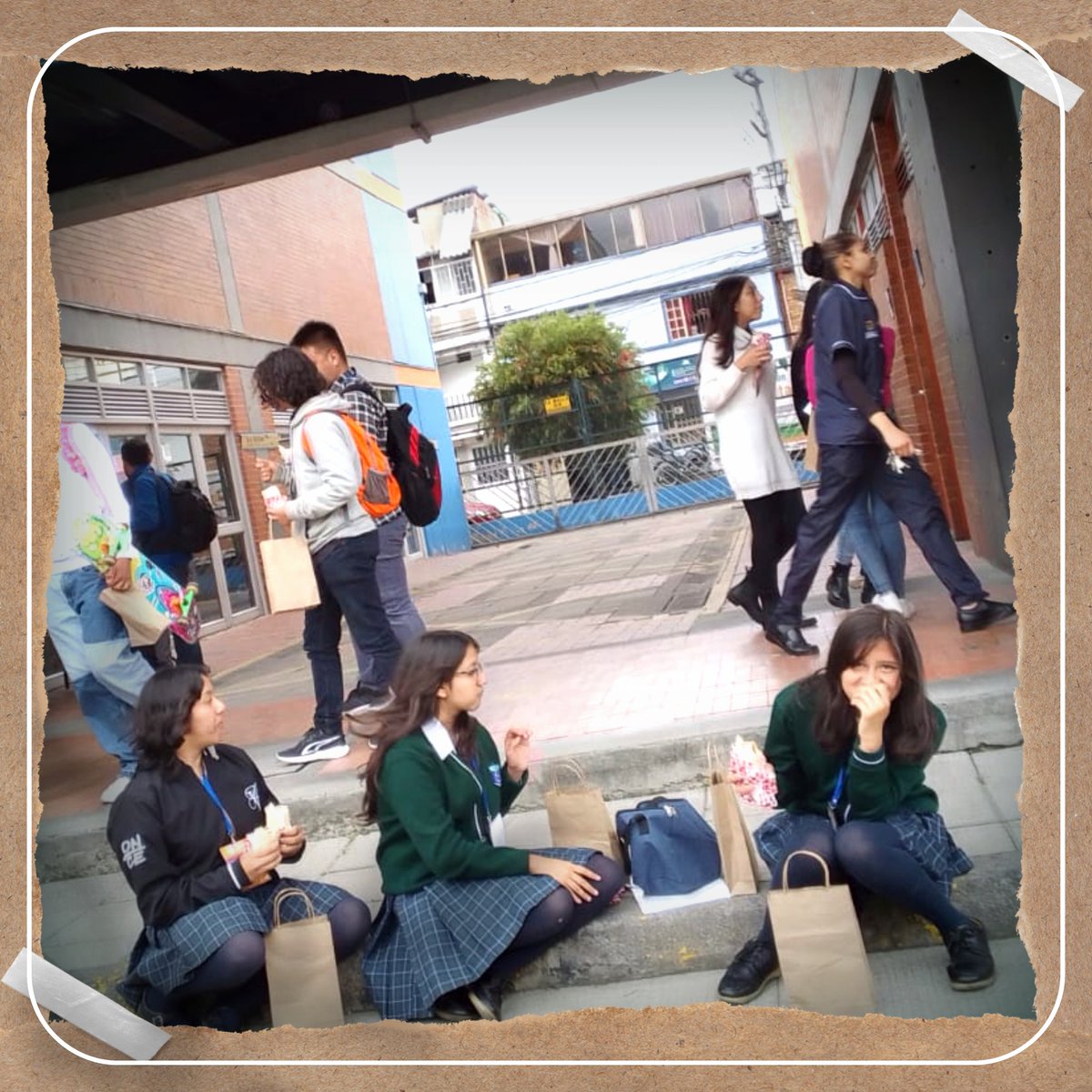 lozunigag's tweet photo. Un saludo desde el @Villantinos a la Undécima Versión de @SimonuBogota en sus Nodos I y II, estrategia de la @Educacionbogota qué hay que fortalecer por resultados crecientes: La escuela ciertamente ha cambiado en 11 años, las semillas han germinado. Umbele. https://t.co/BB9nipCihU