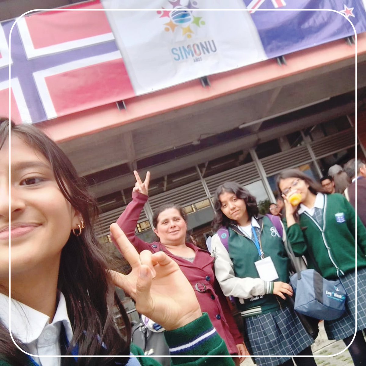 lozunigag's tweet photo. Un saludo desde el @Villantinos a la Undécima Versión de @SimonuBogota en sus Nodos I y II, estrategia de la @Educacionbogota qué hay que fortalecer por resultados crecientes: La escuela ciertamente ha cambiado en 11 años, las semillas han germinado. Umbele. https://t.co/BB9nipCihU