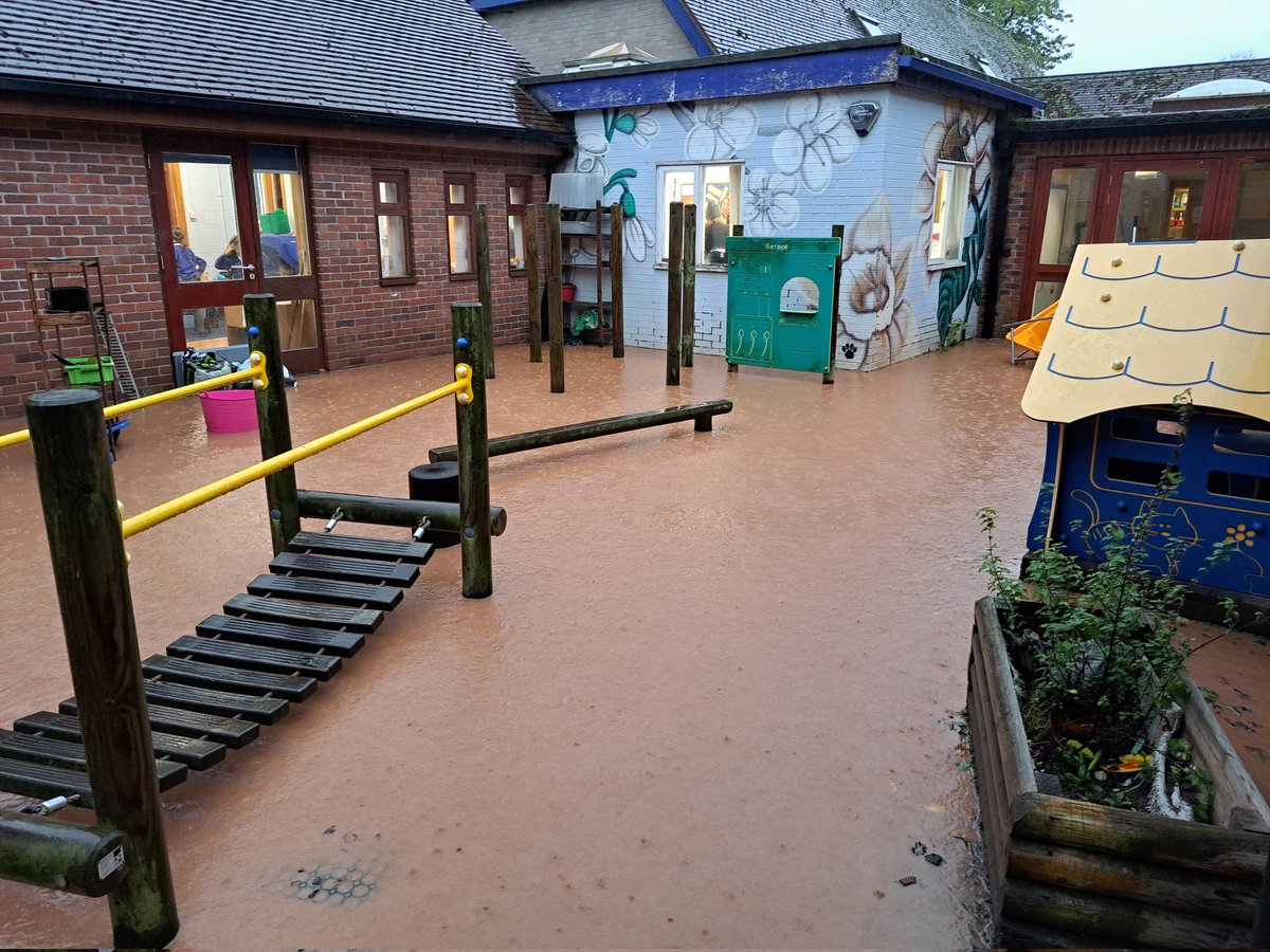 CorvedaleSchool's tweet photo. A few pictures from this morning's flood. https://t.co/MltbknqwAz