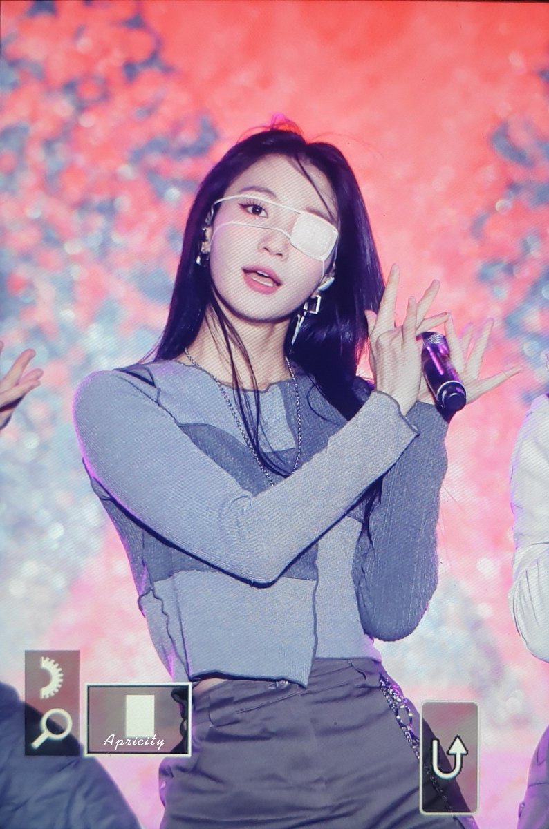 Apricity150421's tweet photo. 231020 광양케이팝 유빈

#오마이걸 #OHMYGIRL 
#유빈 #YUBIN 
@WM_OHMYGIRL https://t.co/itOBFfx9Ak