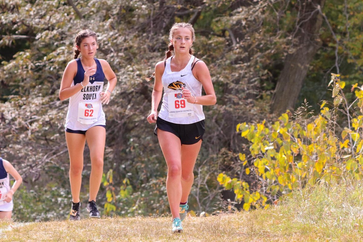 carriedahl_dahl's tweet photo. Our girl is lacing it up for one last State XC- Go Tigers!! @DahlMaris @brad_dahl @FremontXC https://t.co/nmrlVRT6xW
