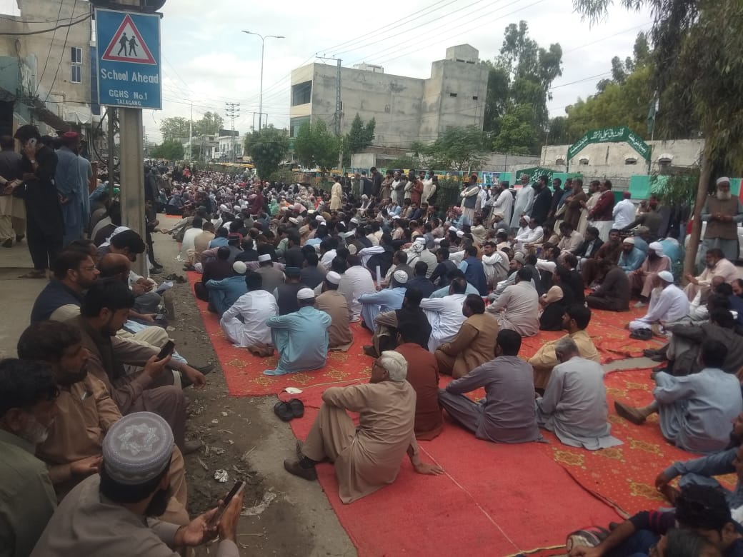 Lubnamaqsood3's tweet photo. Teachers are on roads for their rights.

#تعلیم_بچاؤ_تحریک https://t.co/1uYUFzfJYu