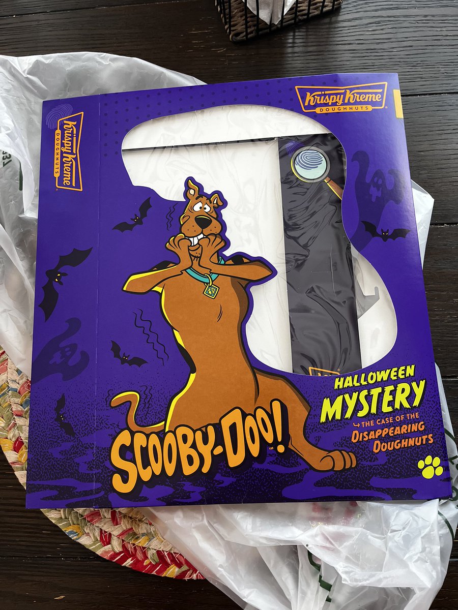 Sgprincess15's tweet photo. My stepdad got me a Scooby donut box since I can’t have the donuts due to having celiac! Im so happy! #ScoobyDoo #donutbox #krispykreme https://t.co/KOyaIxvUqj