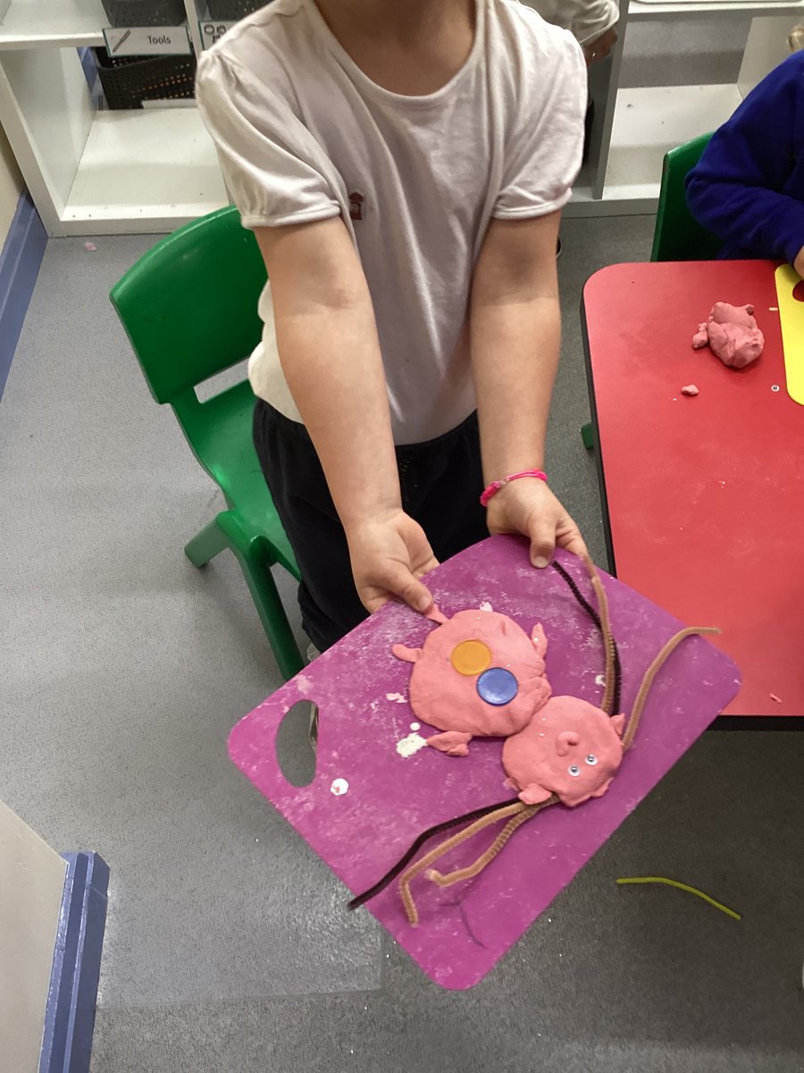 Turton_SP_P's tweet photo. This week in Early Years we have been learning about growth and the different features that people have. #StPaulsEarlyYears https://t.co/mVp6HSjtsd