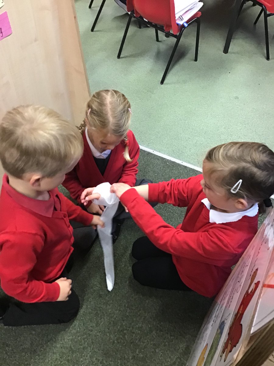 LoddingtonCEPri's tweet photo. R/1 have had a lovely last day of term and enjoyed a visit from our local paramedic Darren. The children were very excited to hear about a day in the life of a paramedic and became mini doctors by putting bandages on their friends. What a wonderful way to end our topic😃 https://t.co/iNSkjgttaH