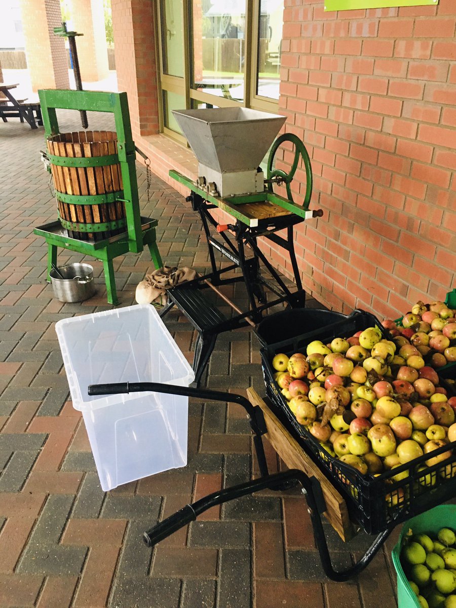 ForestofHearts's tweet photo. We had a lovely Green Therapy session juicing apples we had picked from a local orchard for our Harvest Share project ππ
Surplus apples were used to reduce food waste & supply the group with a refreshing & healthy drink to take home in their new sustainable vacuum bottles π https://t.co/SlmSzOj82v