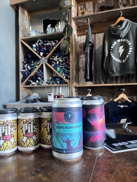 Malteuropmalt's tweet photo. Nicole Spak, Regional Sales Manager, stopped by Bad Weather Brewing to say hello to Andy and pick up some awesome brews like the delicious IPA Hopcromancer!

Cheers to you and thank you for the hospitality!

#craftbeer #craftbrewery #craftbrewer #malteuropmaltingco #mncraftbeer https://t.co/QgrJWncQm8