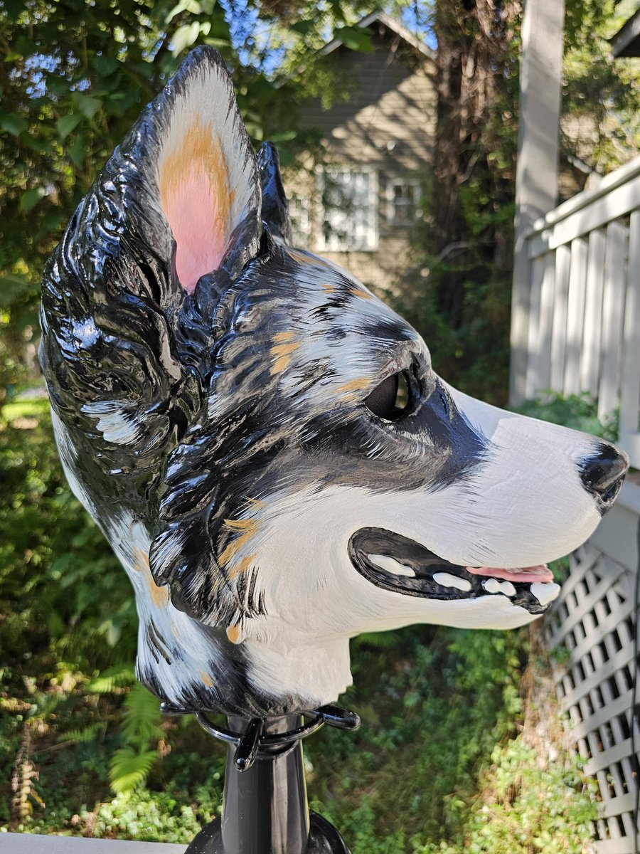 Bark! 😍

This gorgeous pup is heading home! This cutie's design is based on a Border Collie &amp; painted on our Husky design.

💥🦴