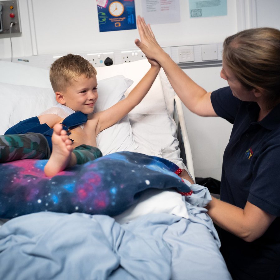 🏥 🚀 Some exciting news below about one of @charity_shc's most ambitious fundraising appeals yet! Read about the amazing £1.64 million fundraising campaign to revamp the children's trauma 'G3' unit at @SotonChildHosp 🌟 🔗 👇 📰 bit.ly/3rYL786 #BePartOfSomething 💙