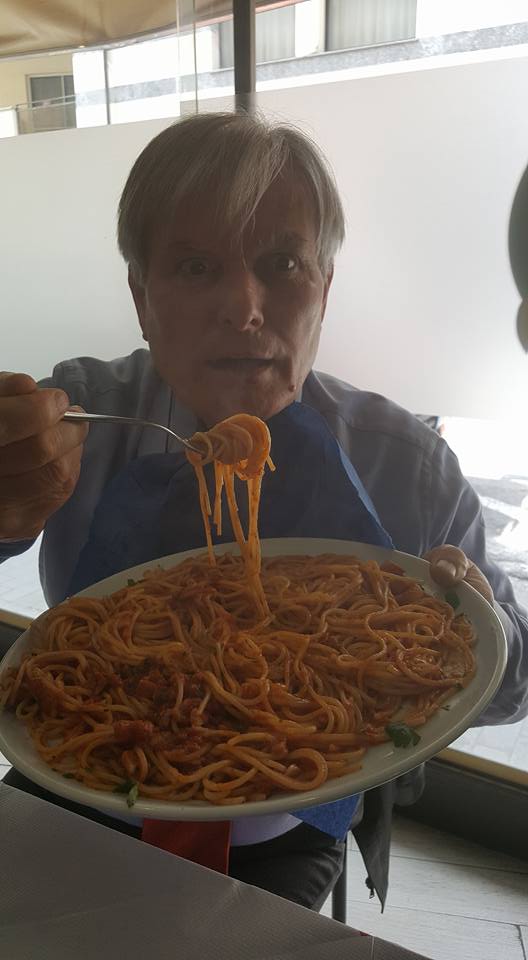 L_de_Medici's tweet photo. @hpenot_lequipe pas lu, mais moi j'ai été très touché de rencontrer ton sosie en Italie. tu as changé ma vie!!!  @hpenot_lequipe https://t.co/TBXKn2wKYK