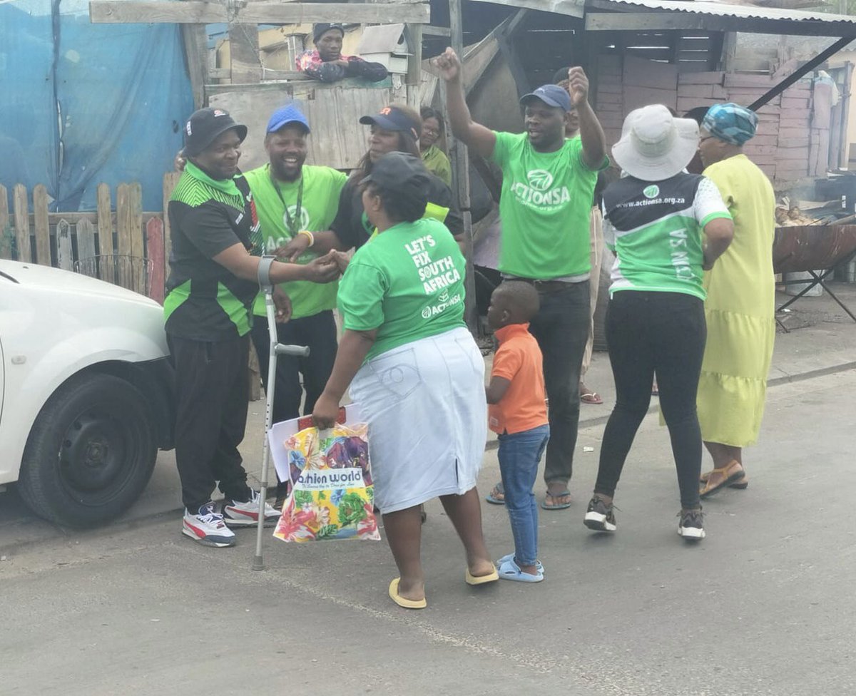 ActionSA_WC's tweet photo. 📸 | In Pictures 

Our Cape Metro Actioners in Ward 91, Khayelitsha, connecting with the community. 

South Africans are desperate for change and the surge in ActionSA membership sign-ups reflects that. 

Communities are Ready for Action ✅

#ActionSAProject2024 https://t.co/WpR5m9SVkg