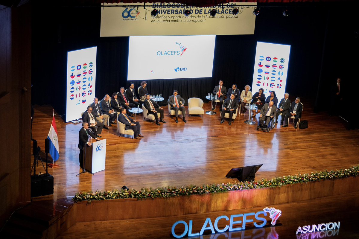 camilobenitez23's tweet photo. Esta mañana, en el Teatro José A. Flores del @BCP_PY, tuve el honor de recibir a los representantes de las Entidades Fiscalizadoras Superiores de América Latina y el Caribe en un evento de integración y cooperación.🤝

Fuimos honrados con la presencia del señor Presidente de la República del Paraguay, @SantiPenap.🇵🇾🙌🏼

Mencioné, en mis palabras de apertura, los desafíos que enfrentamos, entre ellos la necesidad de independencia de las Entidades Fiscalizadoras Superiores, así como también lograr la autonomía financiera y alcanzar la digitalización de la información pública, para una fiscalización preventiva de la administración del Estado.🔍👏🏼