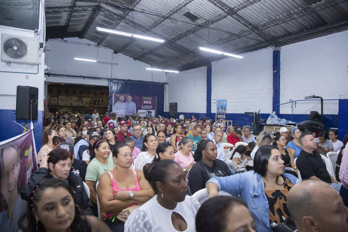 ¡Que noche la de anoche!🤩 Ayer junto a nuestros amigos, familia y aliados dijimos: CREEMOS EN LA EDUCACIÓN 📚🙌🏼 Faltan pocos días para que vuelva la confianza a Medellín⏱️ Al Concejo de Medellín vota 🗳️CREEMOS 7⃣ @FicoGutierrez Alcalde de Medellín 🇨🇴