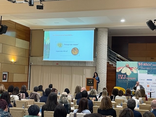 MESA I 🫴<a href="/niglalv/">Nuria  Iglesias</a> ⚕️🔝modera la primera mesa con una interesante reflexión sobre "primum non nocere" 
#IVJornadasFAPsGal
#25AniversarioFAPsGalicia
#25AniversarioFarmaciaAtencionPrimaria #Galicia