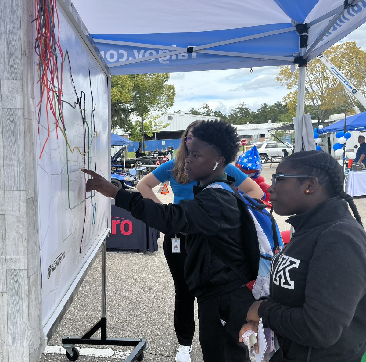 RideStarMetro's tweet photo. It’s day two of the @nflworldsofwork event! 🤩🌟 

Don’t forget to tag us if you take pictures and use the hashtag #FutureofStarMetro. 📸 

#Outreach #WorldsofWork #CareerOpportunities https://t.co/LeUzCcWaaP