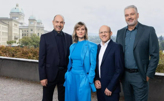 Am Sonntag wählt die Schweiz!
Die Politcrew von Radio und TV <a href="/srfnews/">SRF News</a> steht bereit für die grossen Live-Wahlsendungen ab 12.00 Uhr - mit allen wichtigen Resultaten, Analysen und Reaktionen. 
Mit <a href="/UrsLeuthard/">Urs Leuthard</a>, <a href="/NathalieChris18/">Nathalie Christen</a>, <a href="/BurkhardtPhilip/">Philipp Burkhardt</a>  und <a href="/SandroBrotz/">Sandro Brotz</a>. (1/2)