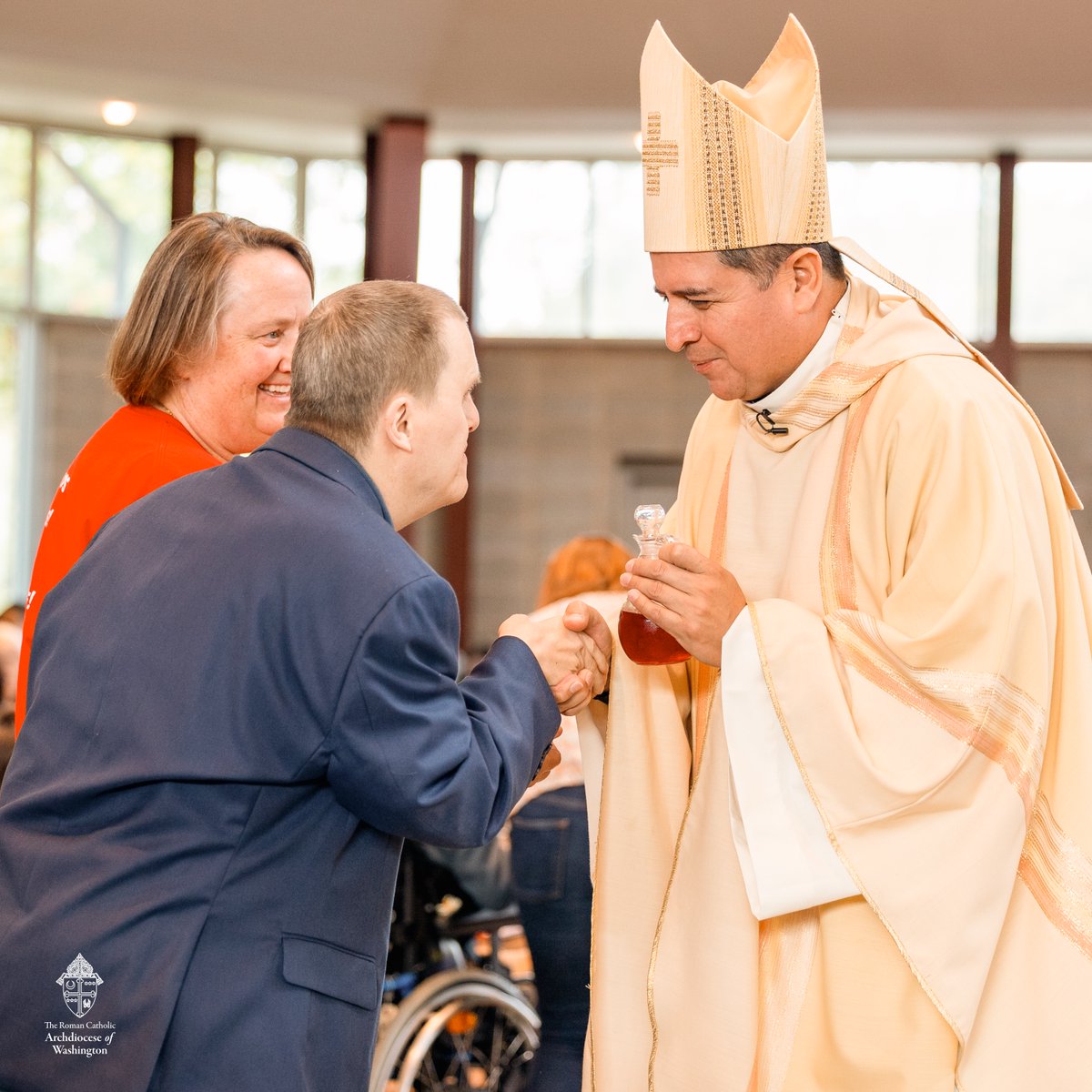 WashArchdiocese's tweet photo. Celebrating the giftedness of every person living with disabilities, participants at this year’s #WhiteMass proclaimed that all people are valued in the life of the Church! The liturgy drew hundreds of attendees, filling @SRLparish in Gaithersburg to capacity. https://t.co/Y9mpy0HqBL
