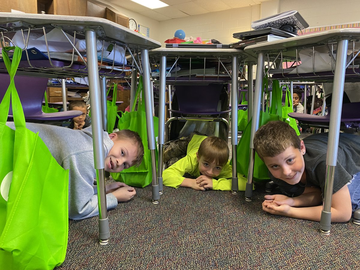 LexCounty_SD3's tweet photo. Thursday marked another busy day in #lex3! ESL students at the Lifelong Learning Center brought in their favorite cultural dishes to share as part of Hispanic Heritage Day celebrations. Then, at B-L Primary School, students participated in The Great Southeast ShakeOut Drill. https://t.co/MroMaV8Mx6
