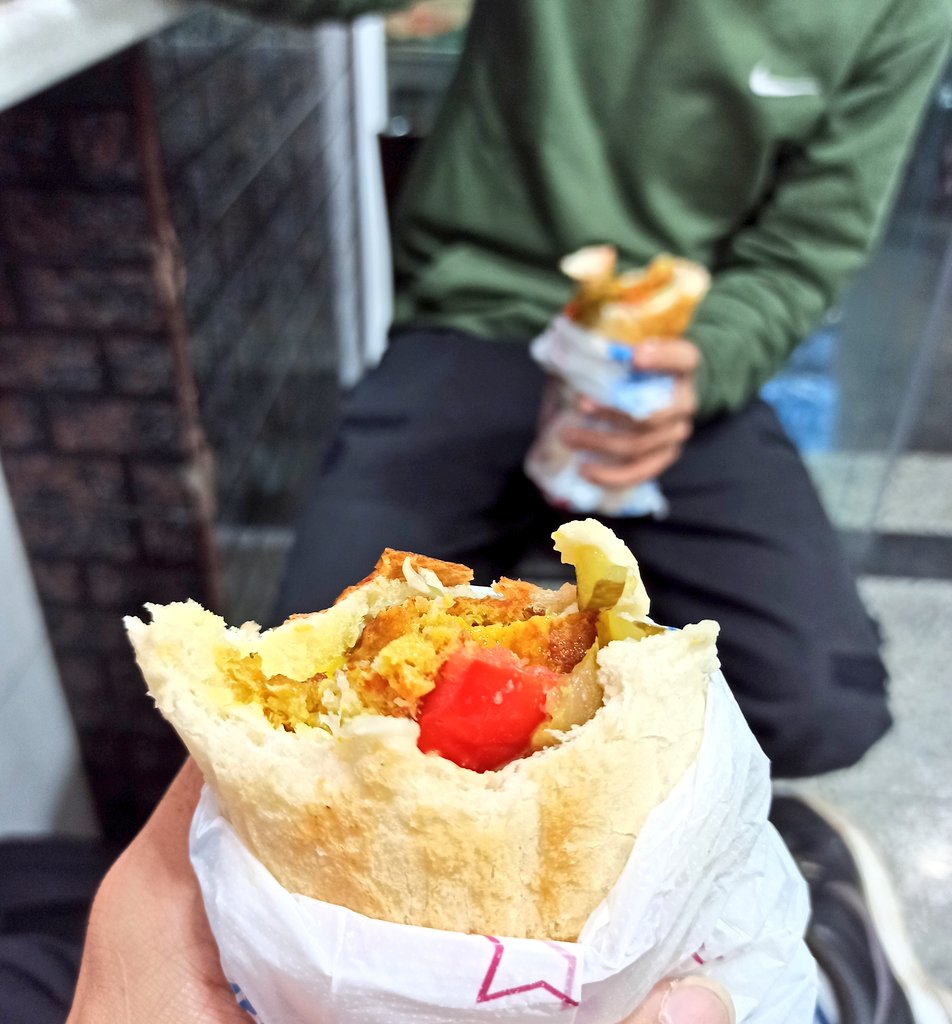 مومینگ tweet media