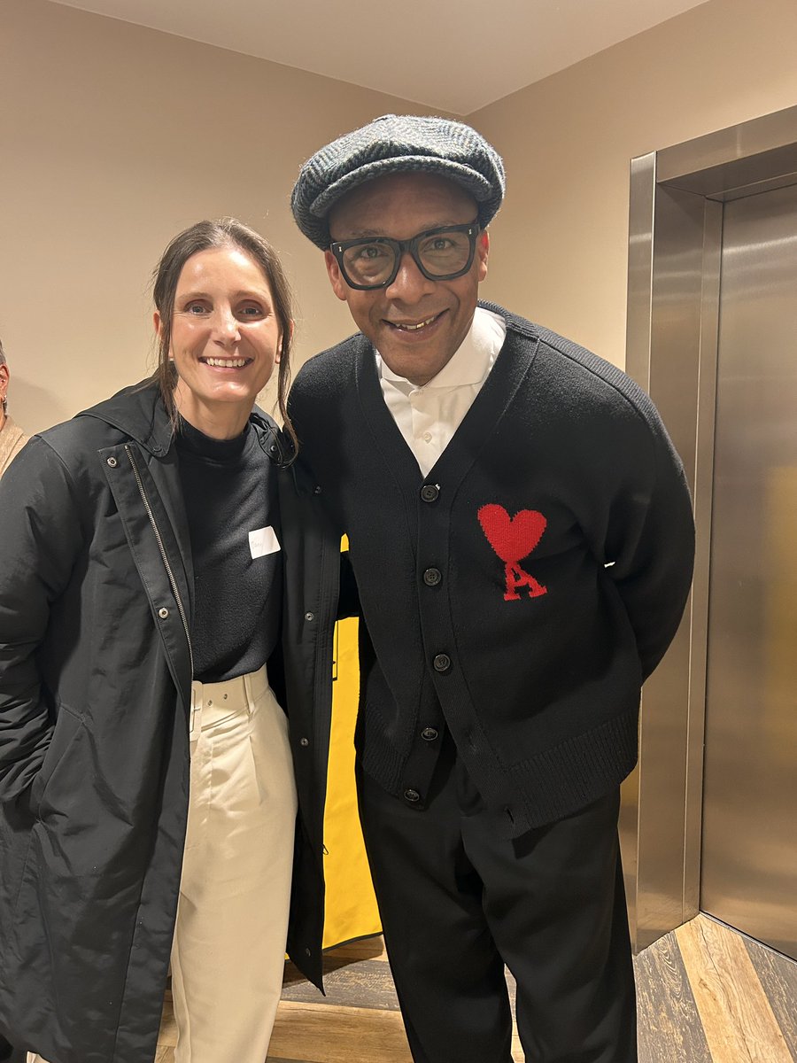 FlixtonGS's tweet photo. @VantageAcademi1 conference day exploring #communityofgrowth. Great vision from our new CEO @jillyalb aswell as some other important messages around compassionate solidarity, trust & togetherness and considering our collective actions in making the boat row faster. @sirjohnfjones https://t.co/B96i00XCai