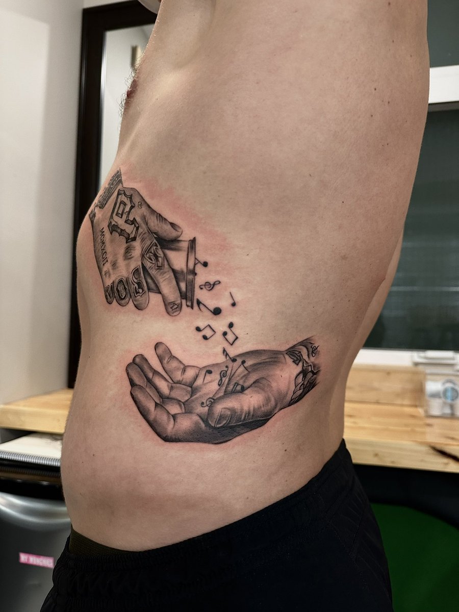 Pencilfingerz's tweet image. How dope is this @MacMiller tat I did yesterday?