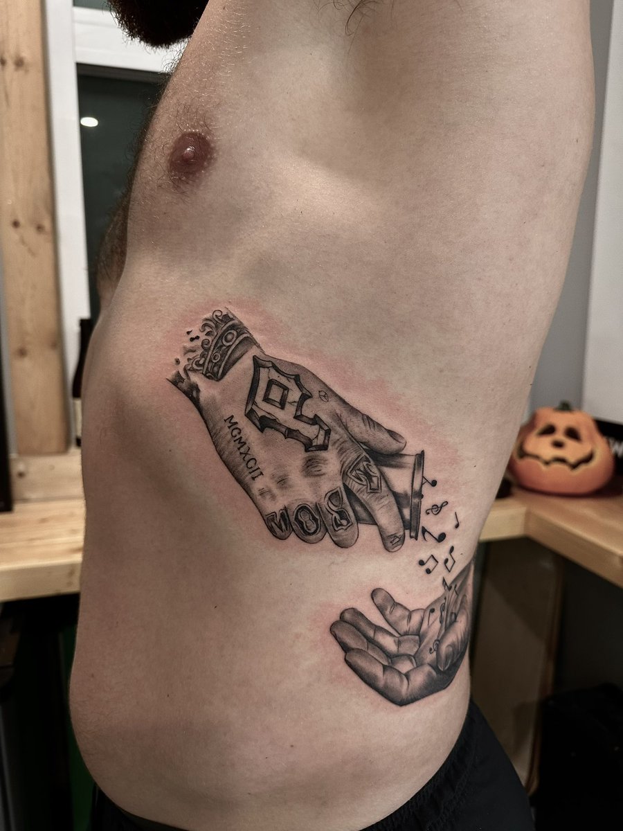 Pencilfingerz's tweet image. How dope is this @MacMiller tat I did yesterday?