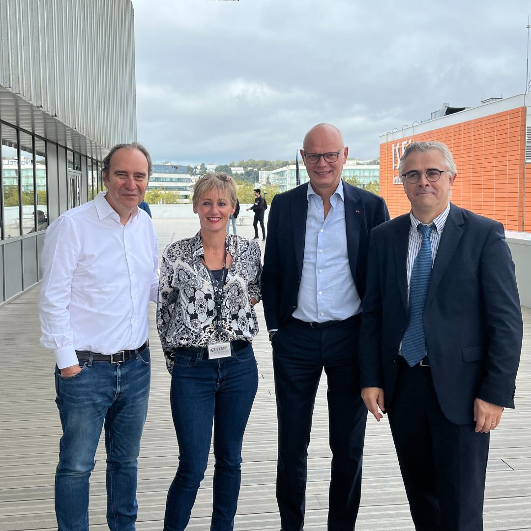 🥳 Mais quelle incroyable surprise ce matin au campus ! ▶️ Édouard Philippe et @Xavier75 nous ont fait l’immense plaisir de nous rendre visite. 🙏🏼 Un moment inoubliable pour nos étudiants qui vont s’en souvenir quelques temps…