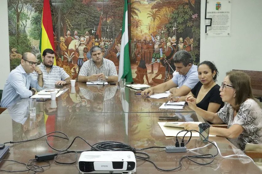 ComiteProSC's tweet photo. ¡Unidad para un nuevo Padrón Electoral!

Nos reunimos con parlamentarios de Santa Cruz, para socializar y tratar nuestro anteproyecto de ley "Ñuflo de Chaves" en búsqueda de un nuevo padrón electoral biométrico, transparente y confiable.

#padron #ComiteProSantaCruz #Octubre2023 https://t.co/gaglpdWqzZ