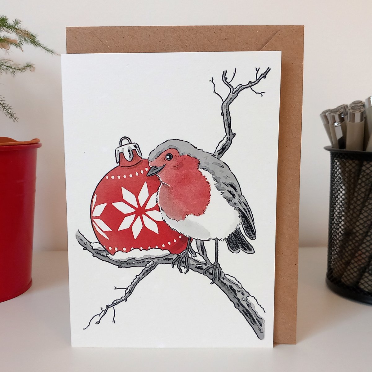 I designed a set of 6 #christmascards and here's the first one: a robin so plump that reminded me of a red #christmas bauble🐦🎄 To order the cards, A6, blank inside, printed by @printwork_ and plastic-free thanks to @ecocraft_ltd, visit my @Etsy shop 👇 giorgiopandianiart.etsy.com/listing/158171…