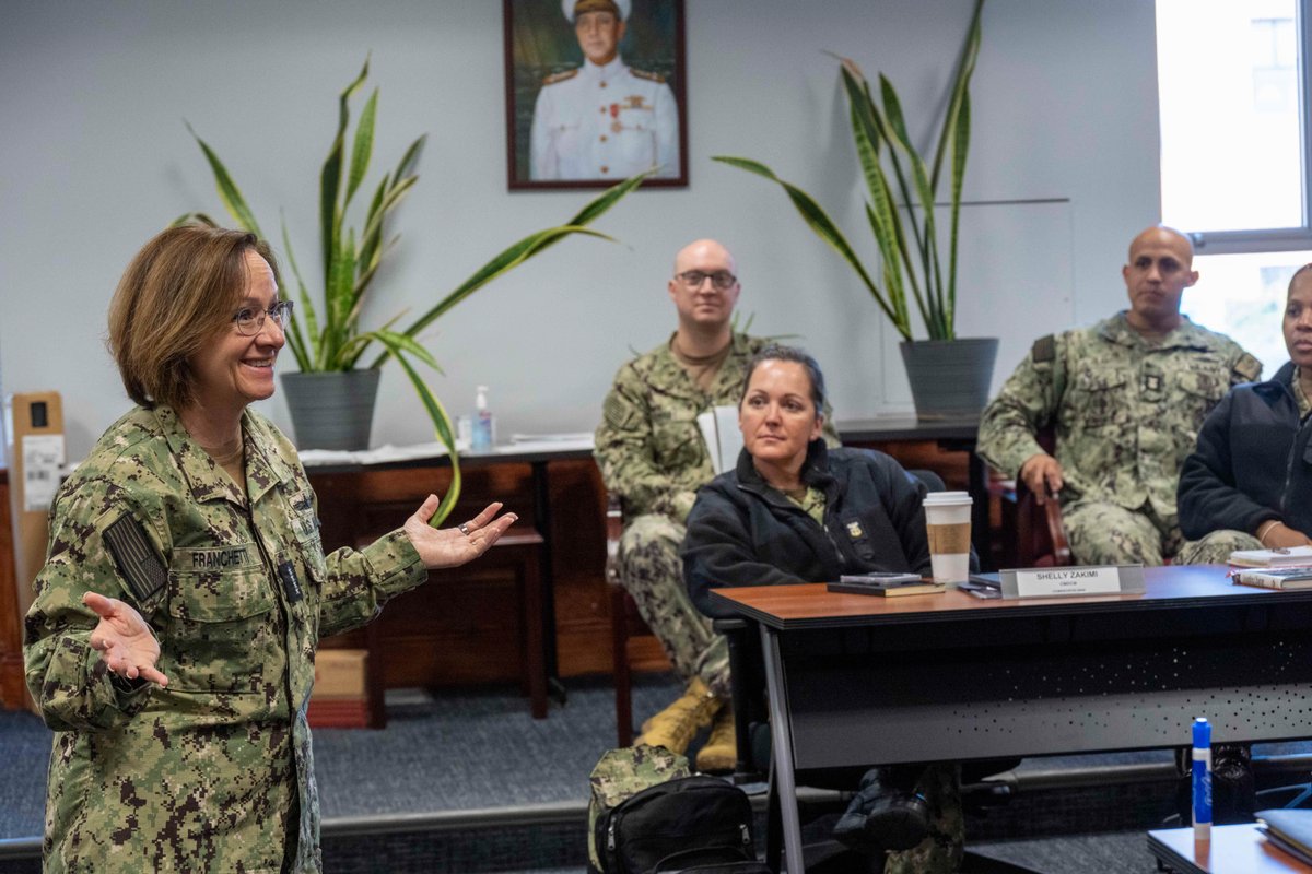 USNavy's tweet photo. 📍 NEWPORT, RI
VCNO visited with Sailors and defense industry leaders in Rhode Island, one of the Navy’s premier hubs for training, educating, and evaluating our fleet!
https://t.co/7VXlbtEkHz
#AlwaysReady #VCNO https://t.co/4VFK8jY5yg