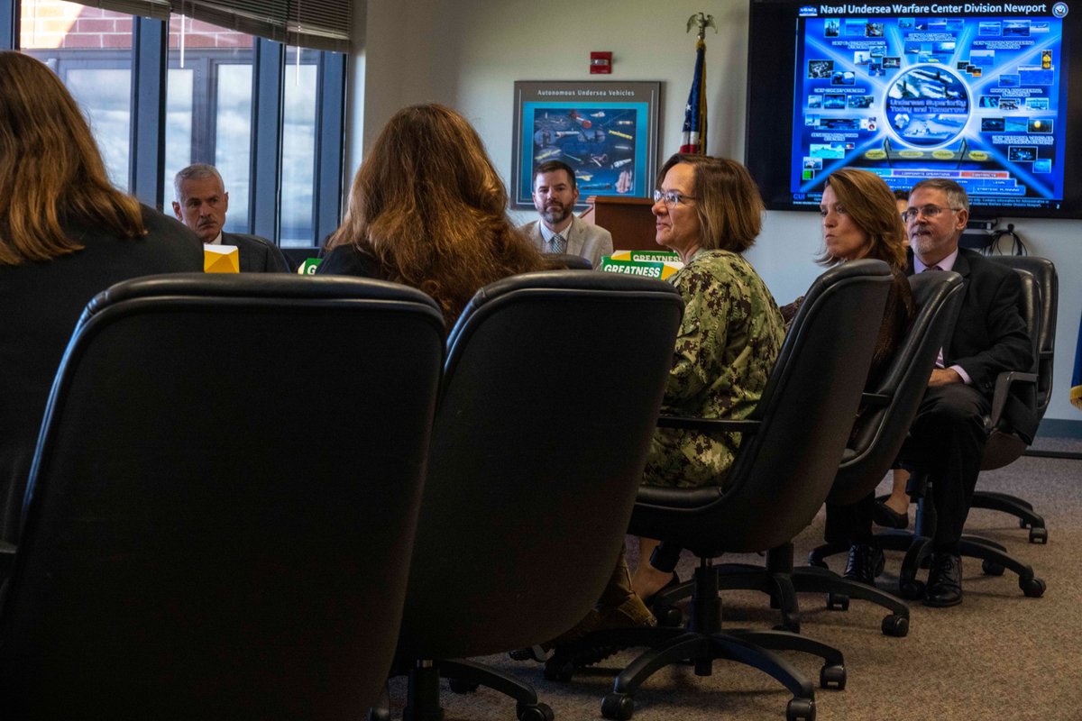 USNavy's tweet photo. 📍 NEWPORT, RI
VCNO visited with Sailors and defense industry leaders in Rhode Island, one of the Navy’s premier hubs for training, educating, and evaluating our fleet!
https://t.co/7VXlbtEkHz
#AlwaysReady #VCNO https://t.co/4VFK8jY5yg