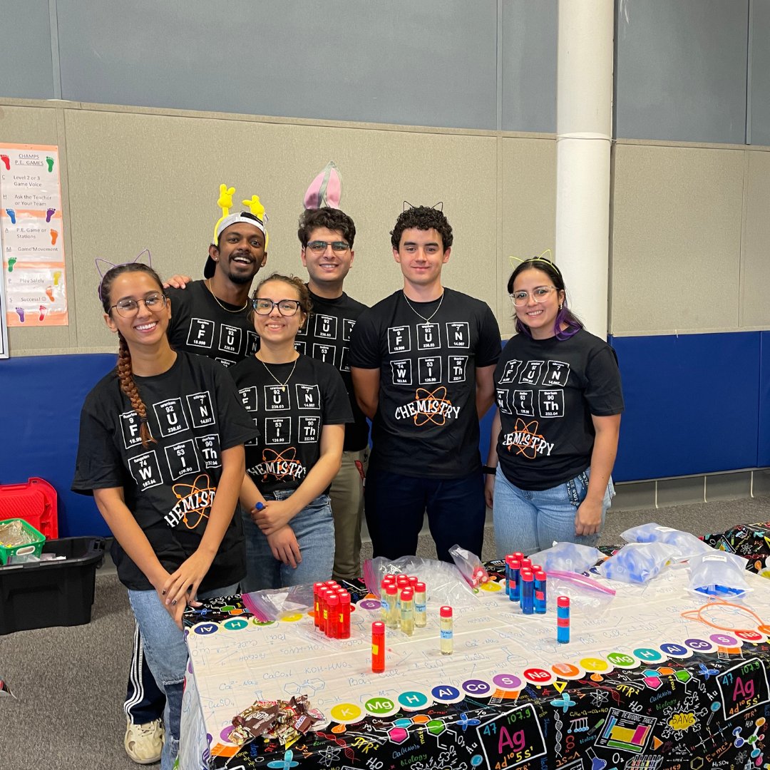 RiceU_STEM's tweet image. Spooky STEM Night at @SmithElem was a blast! From eerie experiments to spine-chilling science, we had a fang-tastic time exploring the spooky side of learning! #SpringISD #SpookySTEMNight #STEMFun @RiceUniversity @RiceUNews