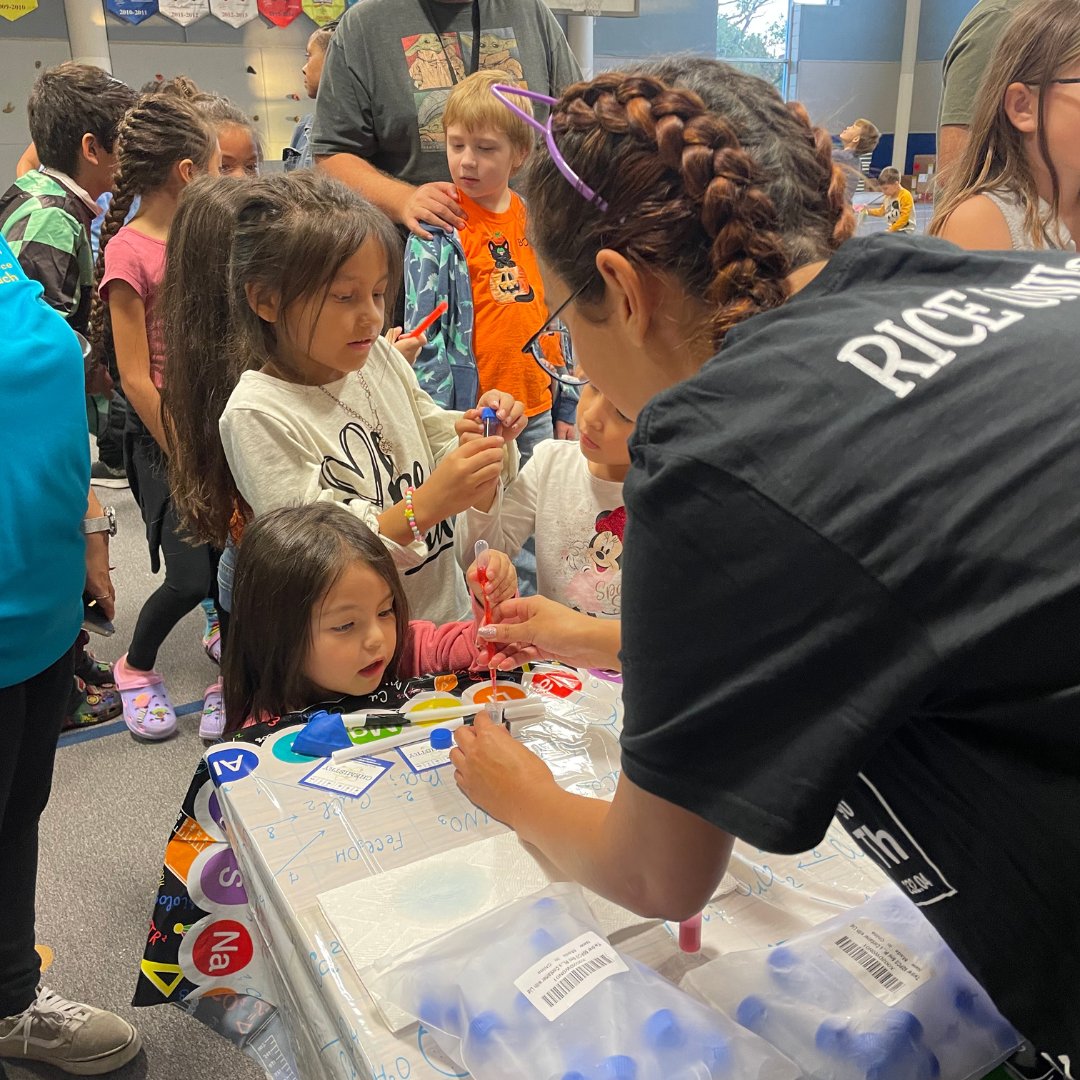 RiceU_STEM's tweet image. Spooky STEM Night at @SmithElem was a blast! From eerie experiments to spine-chilling science, we had a fang-tastic time exploring the spooky side of learning! #SpringISD #SpookySTEMNight #STEMFun @RiceUniversity @RiceUNews