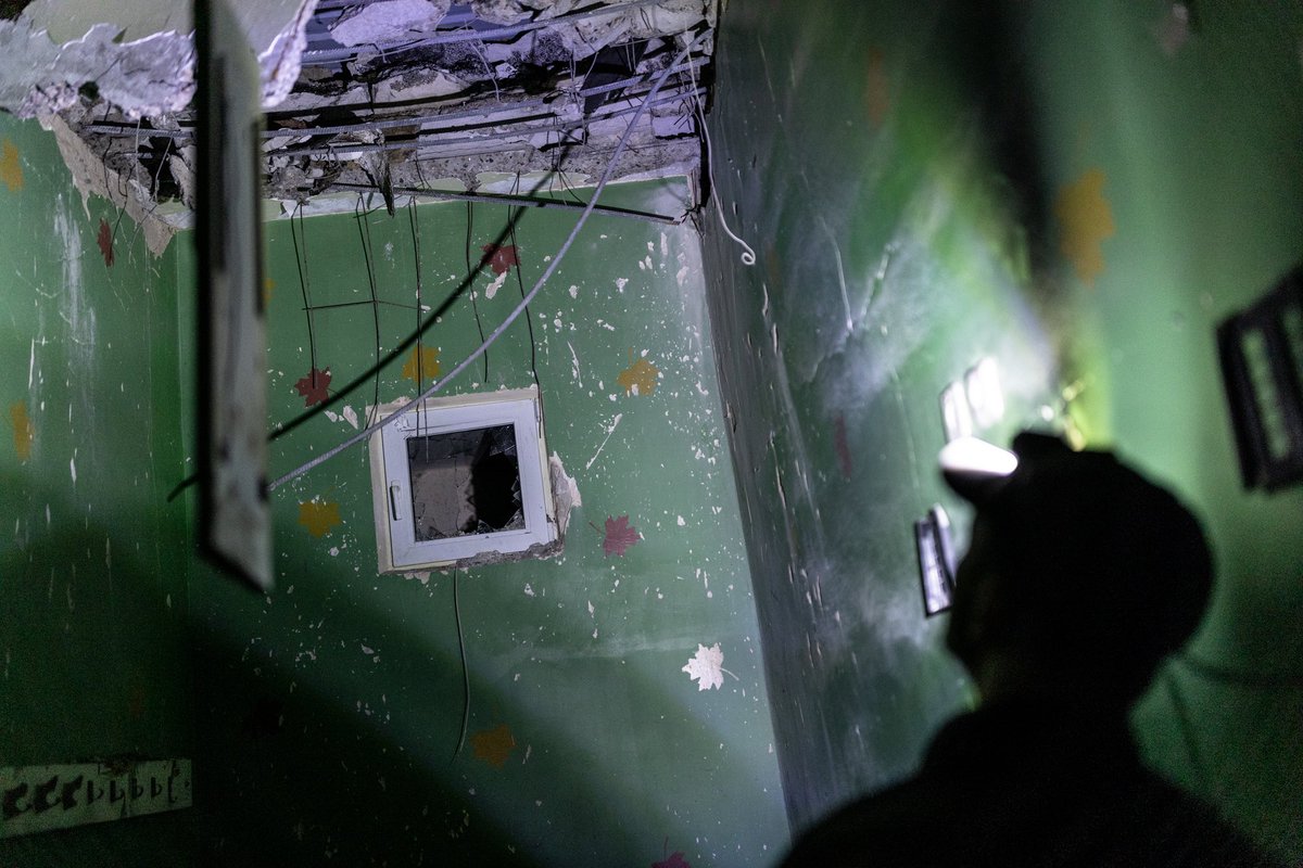 In Vuhledar, a village barely holding on, destroyed by artillery and god knows what, about 200 people live there. Only a kilometre from Russian positions people made their home underground to stay away from the shelling above. 

#UKRAINE